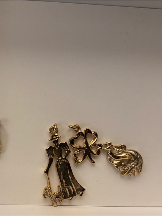 Jewelry - Lot de 4 pendentifs vintage dorés – Style rétro chic /